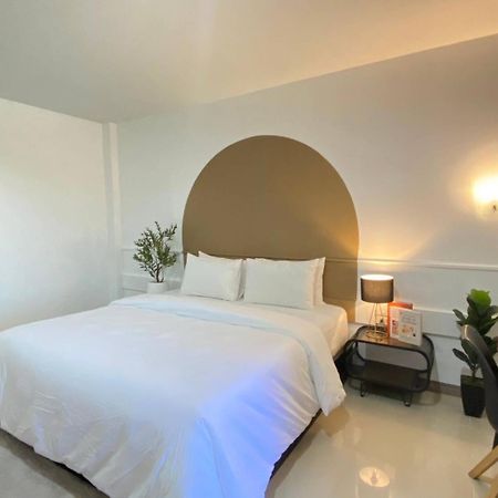 The S Design Hotel Бурирам Экстерьер фото