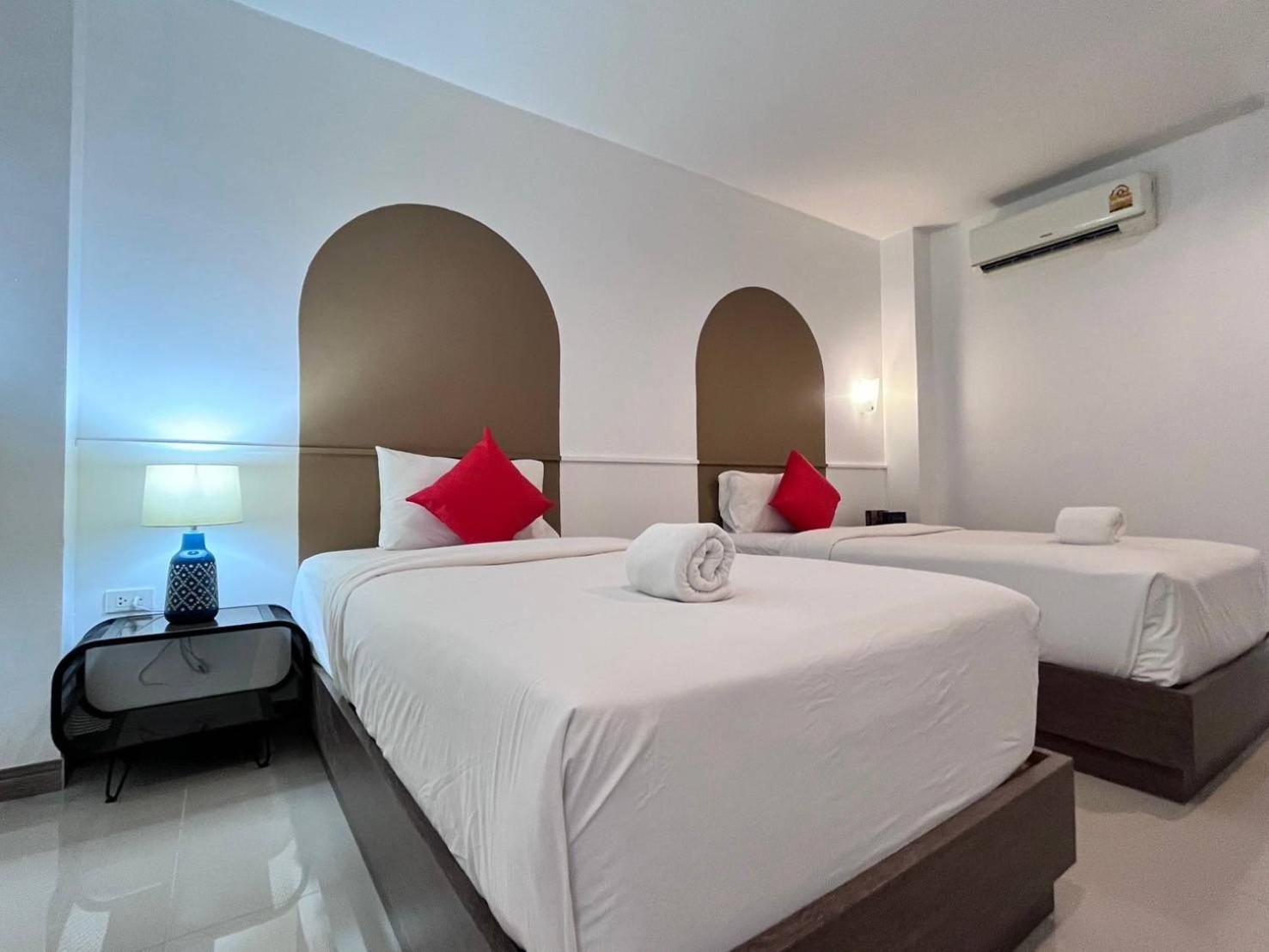 The S Design Hotel Бурирам Экстерьер фото