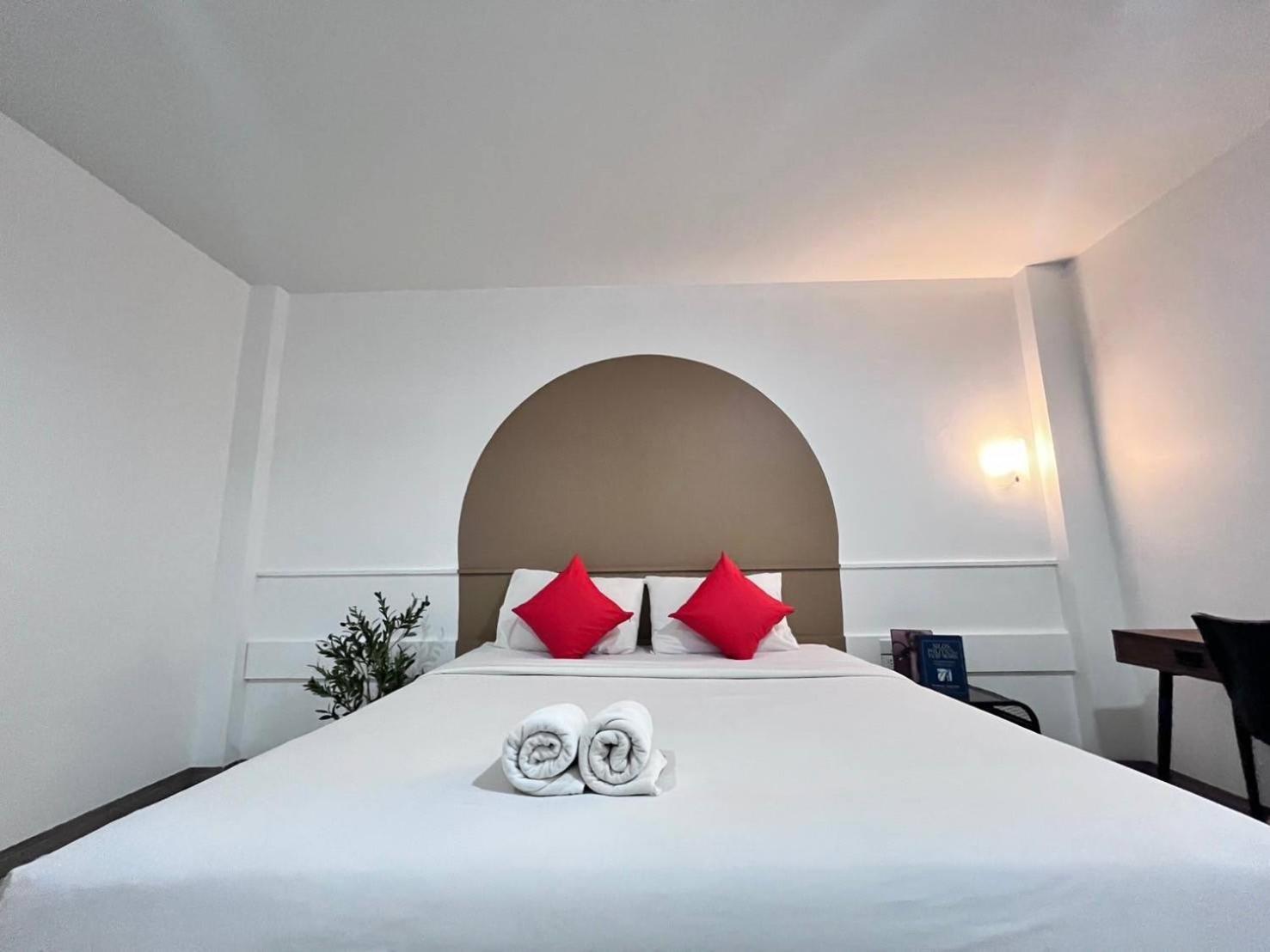 The S Design Hotel Бурирам Экстерьер фото