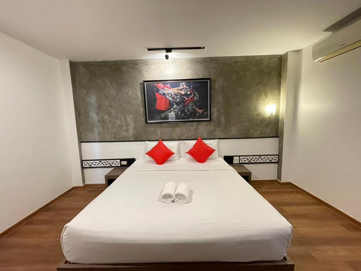 The S Design Hotel Бурирам Экстерьер фото